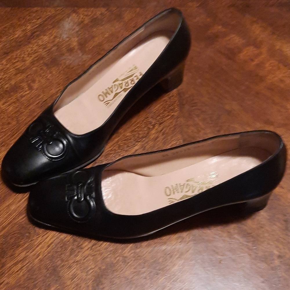 Women's heel shoes